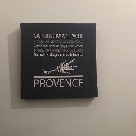 Villa La Lurette, Appartement Et Studio Saint-Etienne-les-Orgues Luaran gambar